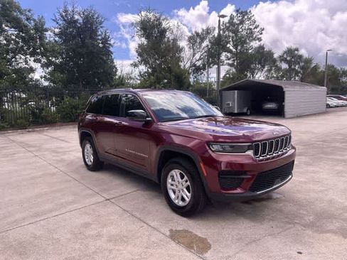 Used 2023 Jeep Grand Cherokee Laredo RWD image 16