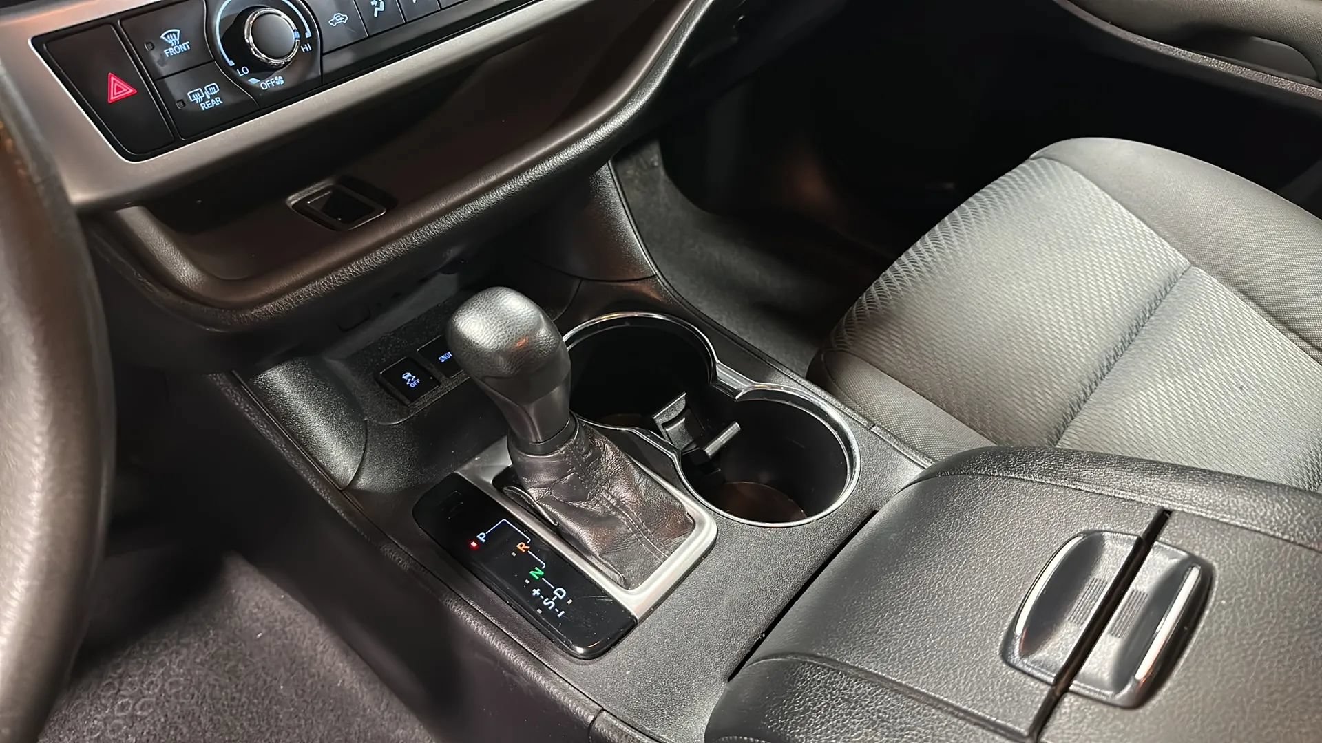 Used 2019 Toyota Highlander LE AWD/4WD image 27