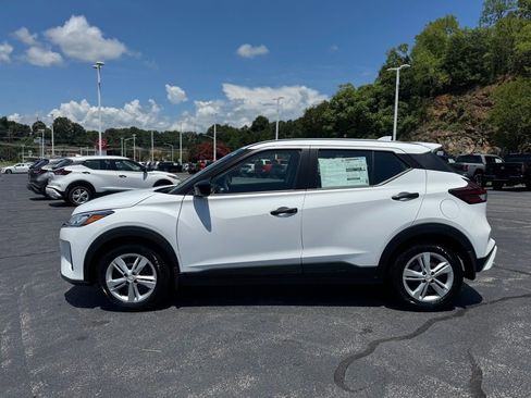 New 2025 Nissan Kicks Play S FWD image 4
