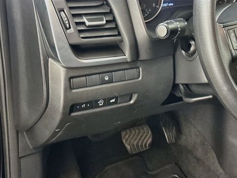 Used 2024 Nissan Rogue SV AWD/4WD image 17