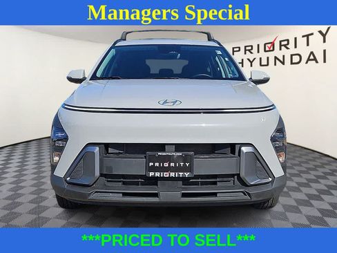 Used 2024 Hyundai Kona SEL FWD image 2