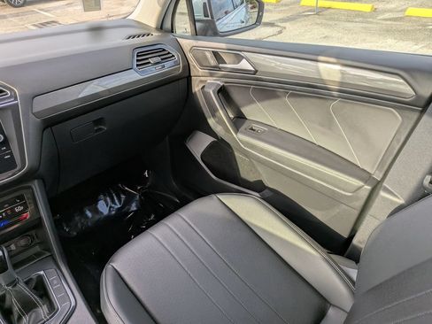 Used 2023 Volkswagen Tiguan SE FWD image 15