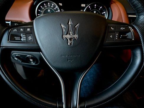 Used 2022 Maserati Levante GT image 33