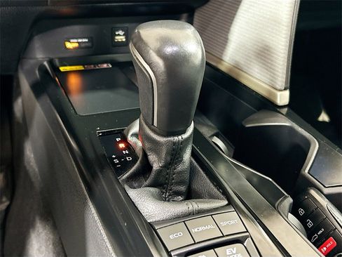 Used 2025 Toyota Camry LE image 14