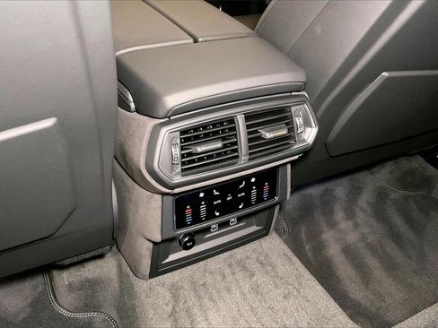 Used 2025 Lamborghini Urus SE image 27