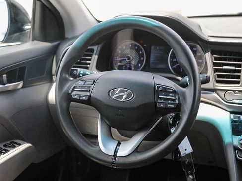 Used 2020 Hyundai Elantra SE FWD image 13