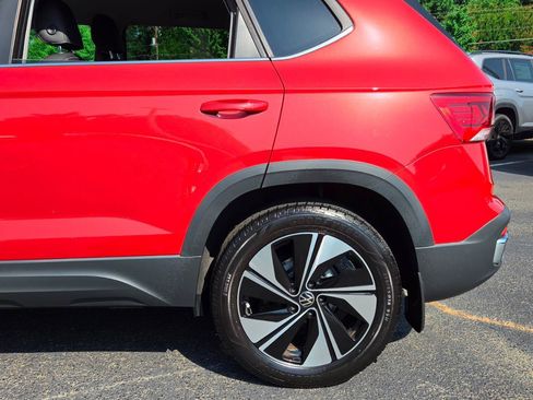 Certified 2024 Volkswagen Taos SE AWD/4WD image 11