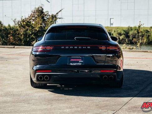 Used 2018 Porsche Panamera 4S image 15