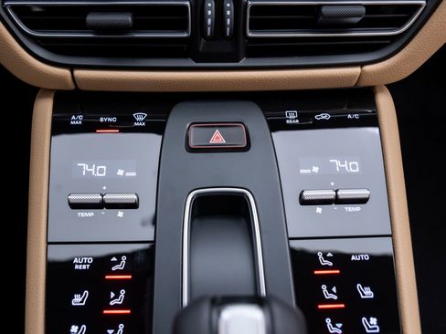 New 2026 Porsche Macan image 29