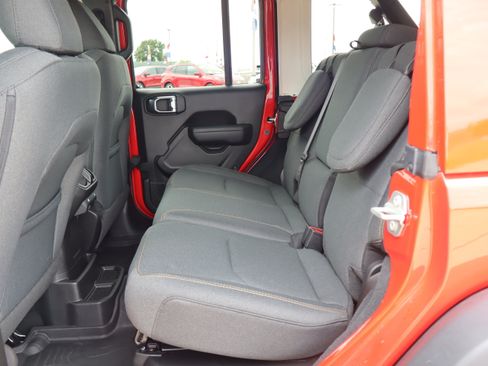 Used 2024 Jeep Wrangler Unlimited AWD/4WD image 10