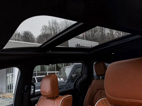 New 2026 Chrysler Pacifica Pinnacle image 24