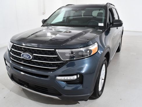 Used 2023 Ford Explorer XLT w/ Equipment Group 202A image 2