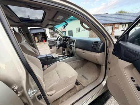 Used 2004 Toyota 4Runner SR5 AWD/4WD image 66