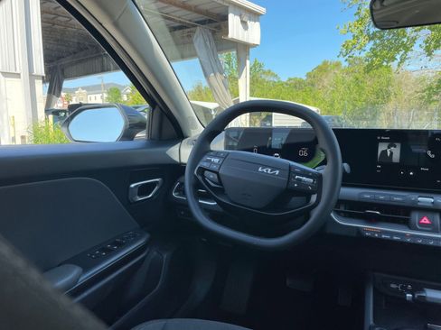 Used 2025 Kia K4 LXS image 33
