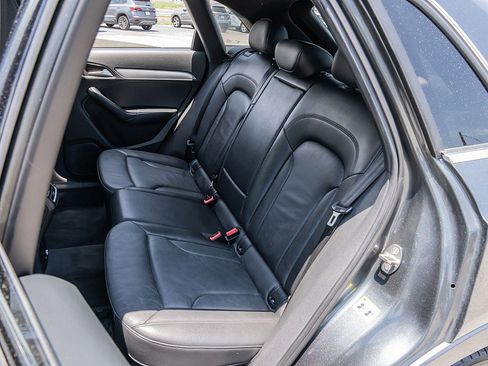 Used 2018 Audi Q3 2.0T Premium Plus w/ Premium Plus Package FWD image 17