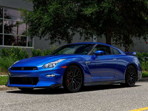 Used 2024 Nissan GT-R AWD/4WD image 23