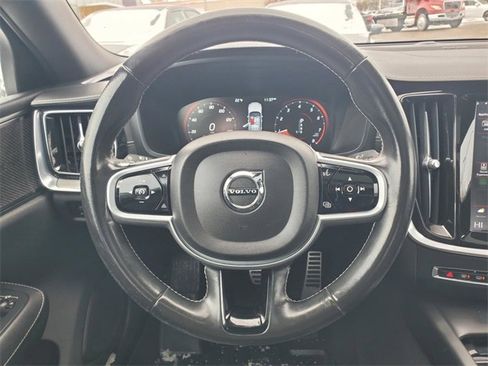 Used 2021 Volvo S60 T5 R-Design image 31