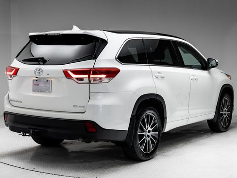Used 2018 Toyota Highlander SE AWD/4WD image 30