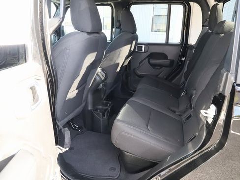 Used 2023 Jeep Gladiator Sport image 17