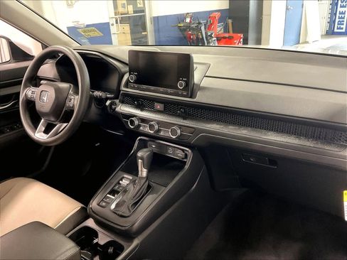 Used 2025 Honda CR-V LX image 14