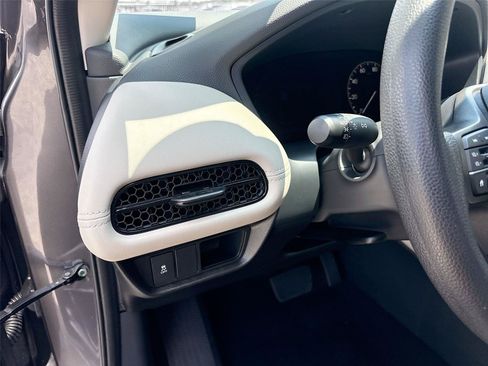 Certified 2026 Honda HR-V LX image 11
