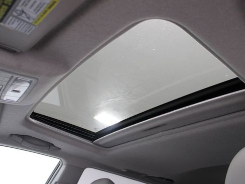 Used 2012 Toyota Highlander SE image 36