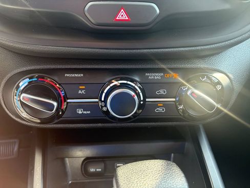 Used 2025 Kia Soul LX w/ LX Technology Package FWD image 22