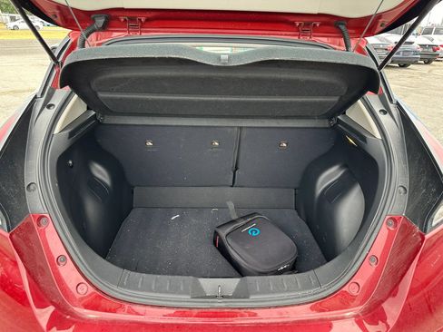 Used 2018 Nissan Leaf SV w/ SV Technology Package FWD image 18