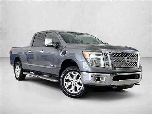 Used 2016 Nissan Titan SL RWD image 12