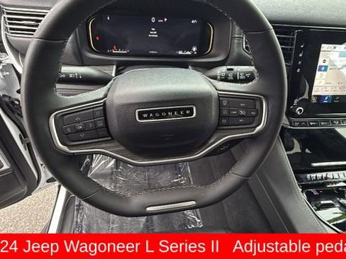 Used 2024 Jeep Wagoneer L Series II w/ Flexible Seating Group image 18