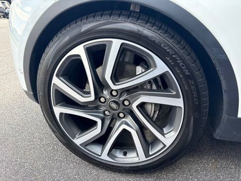 Used 2025 Land Rover Discovery S AWD/4WD image 4