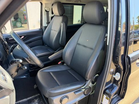 Used 2023 Mercedes-Benz Metris Passenger image 11