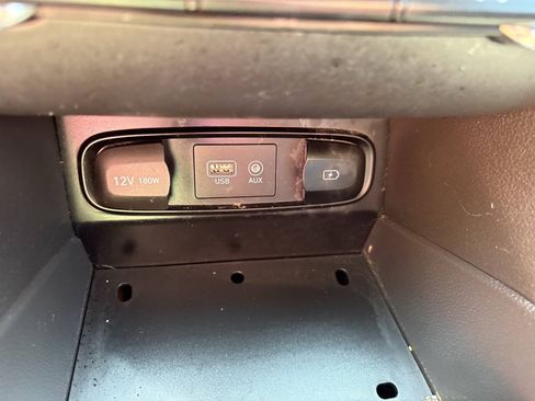 Used 2019 Hyundai Santa Fe SE FWD image 6