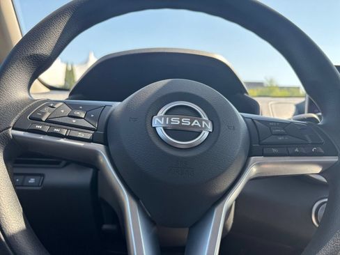 Used 2025 Nissan Altima 2.5 SV FWD image 28