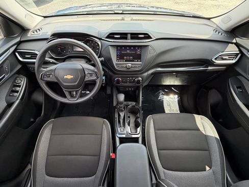 Used 2021 Chevrolet TrailBlazer LS FWD image 12