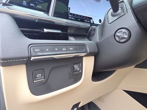 Used 2021 Cadillac Escalade Premium Luxury image 18