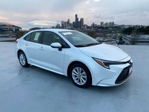 Certified 2023 Toyota Corolla LE image 1