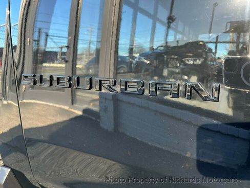 Used 2026 Chevrolet Suburban LT image 12