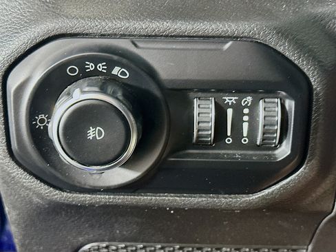 Used 2018 Jeep Wrangler Sport AWD/4WD image 16