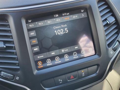 Used 2021 Jeep Cherokee Latitude Lux w/ Comfort/Convenience Group image 16