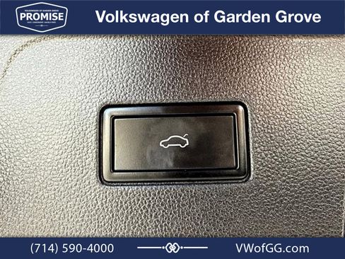 Used 2023 Volkswagen Atlas SEL R-Line AWD/4WD image 11