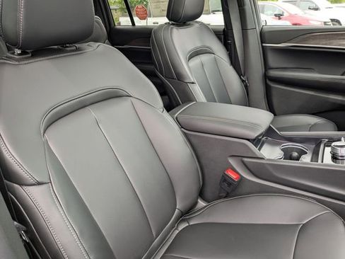 New 2026 Jeep Grand Cherokee L Limited AWD/4WD image 8