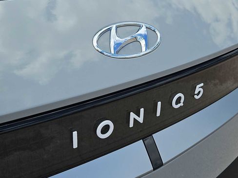 Certified 2024 Hyundai Ioniq 5 SEL RWD image 12
