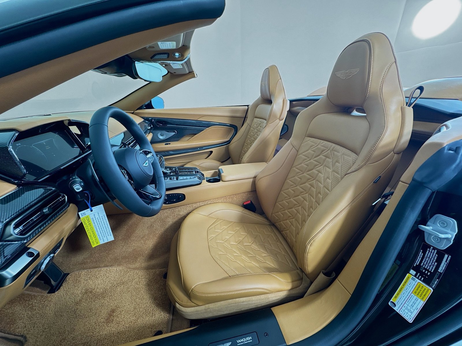 Used 2026 Aston Martin Vanquish Convertible RWD image 21
