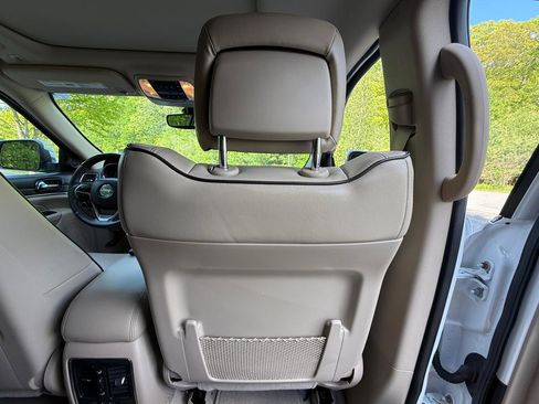 Used 2019 Jeep Grand Cherokee Overland AWD/4WD image 41