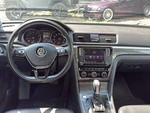 Used 2018 Volkswagen Passat 2.0T SE FWD image 29