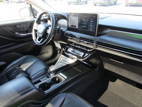 Used 2024 Lincoln Corsair Grand Touring AWD/4WD image 16