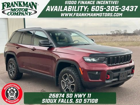 Used 2022 Jeep Grand Cherokee Trailhawk w/ Luxury Tech Group III image 1