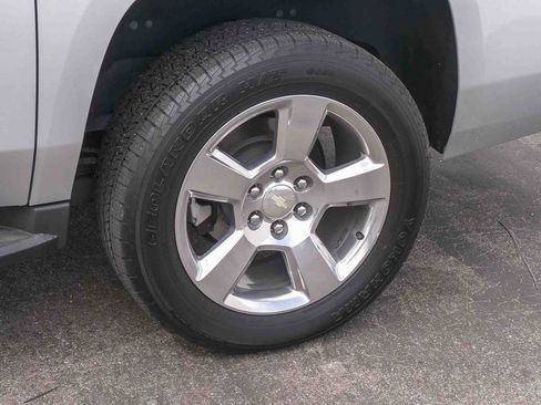 Used 2016 Chevrolet Suburban LT RWD image 6
