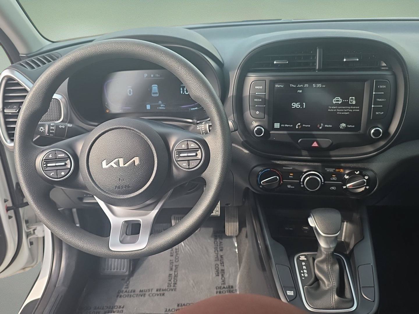 Used 2025 Kia Soul LX FWD image 2
